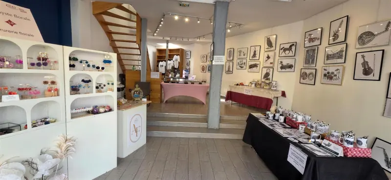 La boutique éphémère Instant Présent à Yerres, avec la table de Tendances Gourmandes au fond.